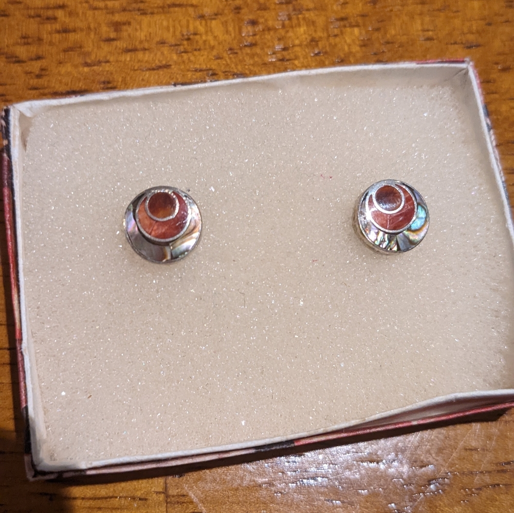 NWOT Peruvian Mother of Pearl and Carnelian stud earrings